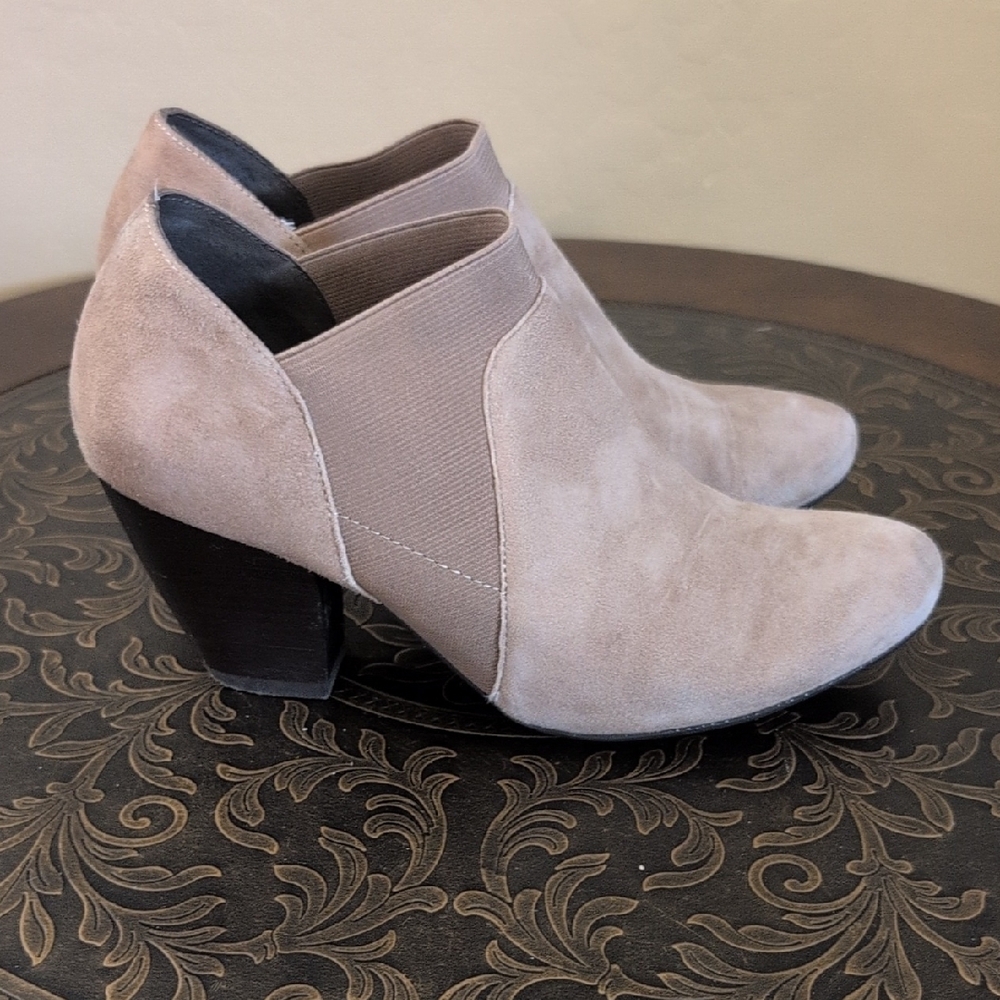 Elegant Women's Suede Ankle Boots